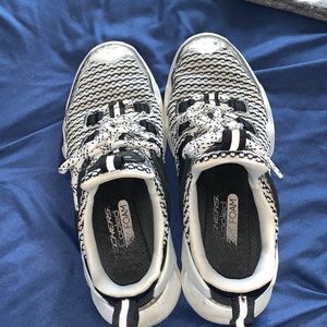 SKECHERS MEMORY FOAM